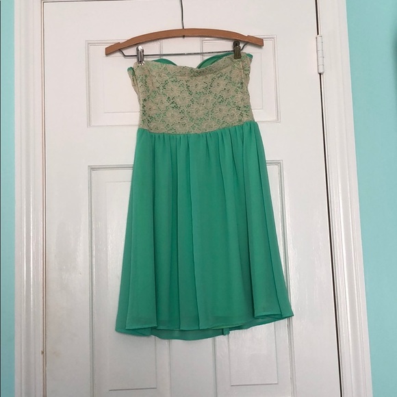 Green lace dress - Picture 2 of 2